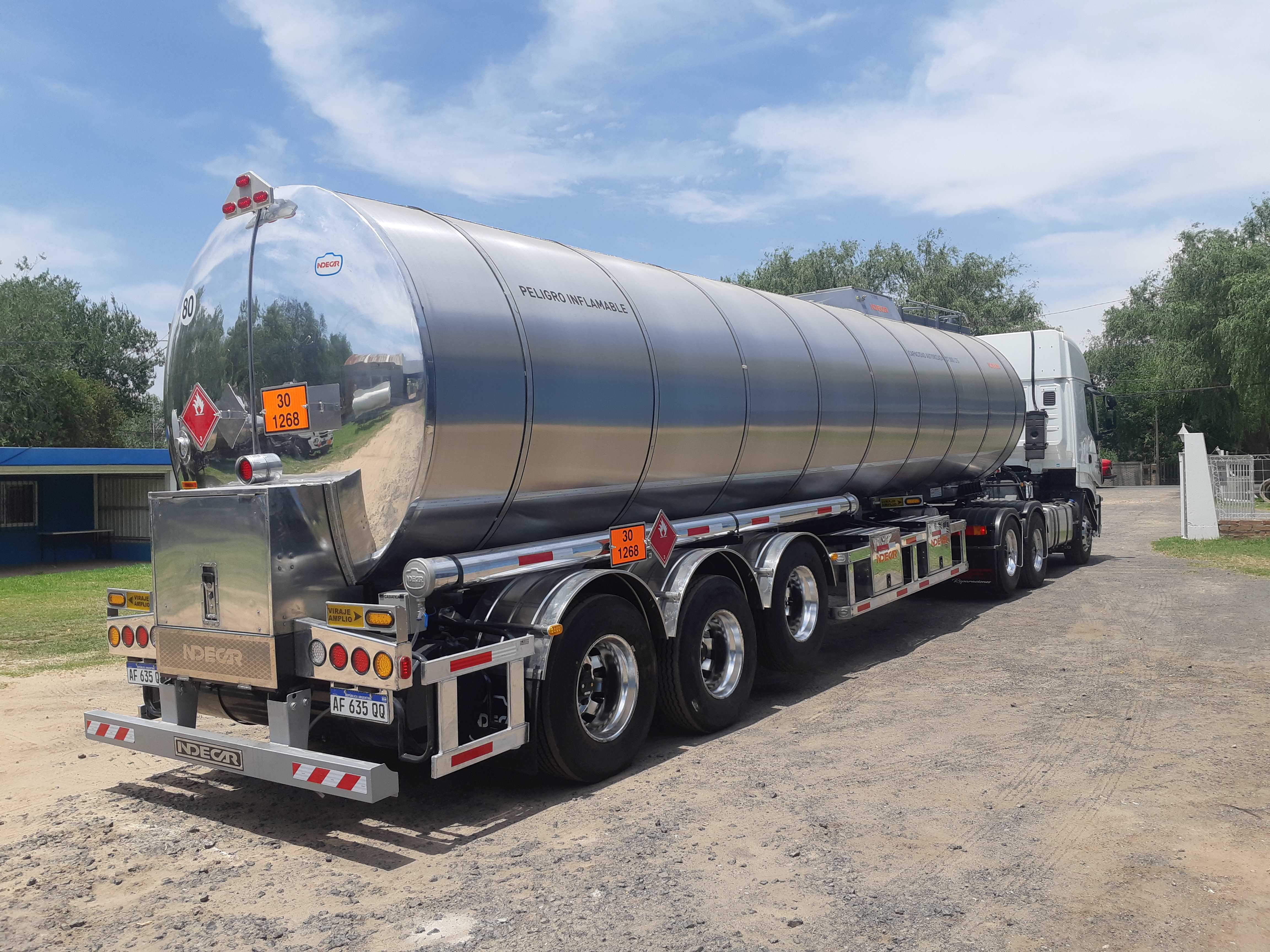 SEMIRREMOLQUE TANQUE TERMICO ASFALTERO 37000 LITROS 3 EJES EN TANDEM NEUMATICA INTEGRAL