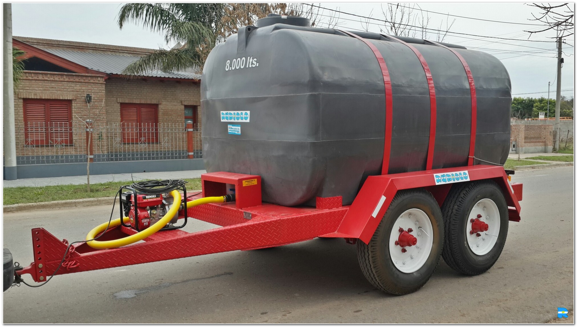 Acoplado Cisterna con Tanque Plastico para 8.000 Lts. (CP1010)