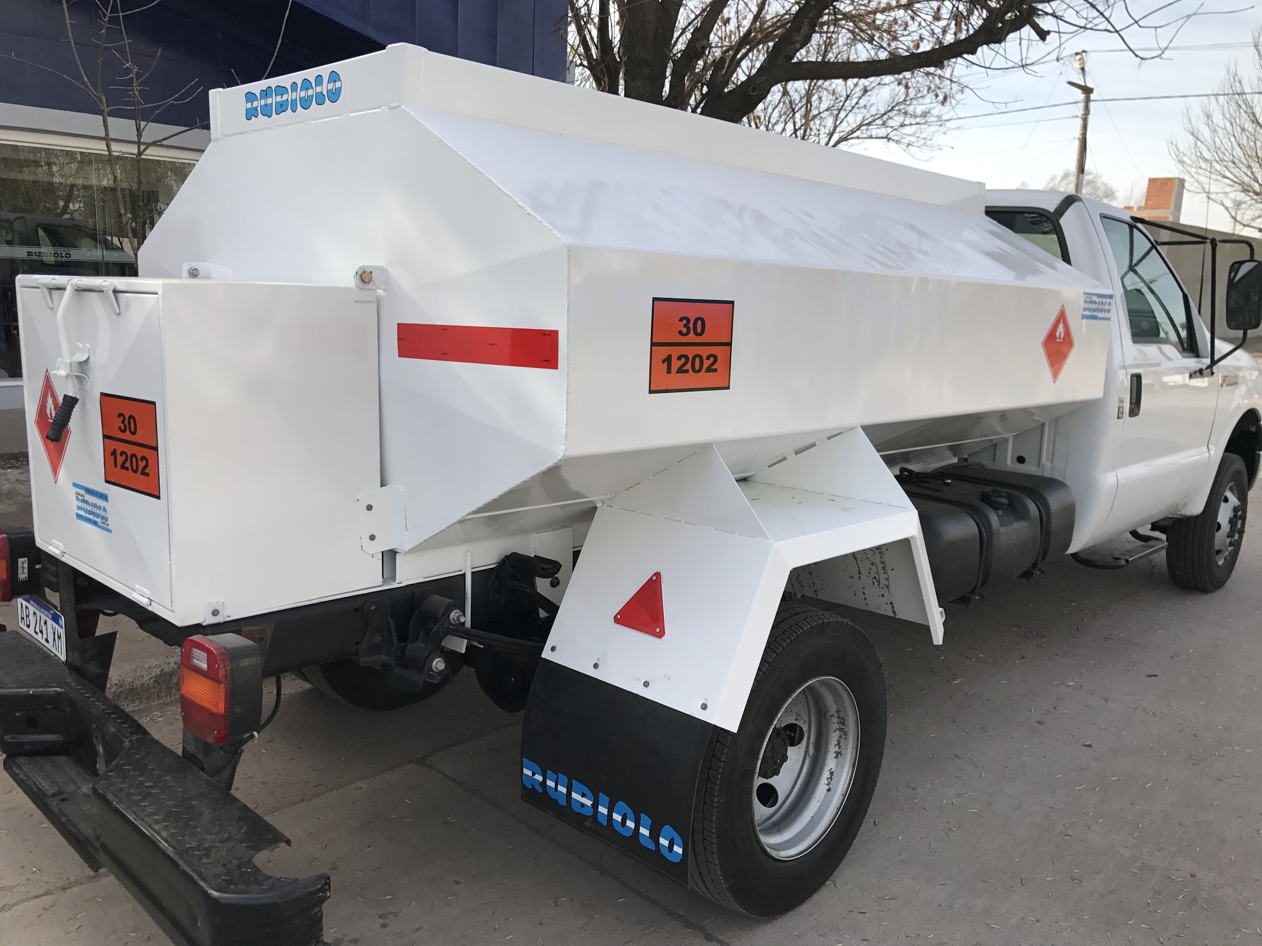 Carroceria Tanque para montar en camion para 4.000 Litros. (CT1002)