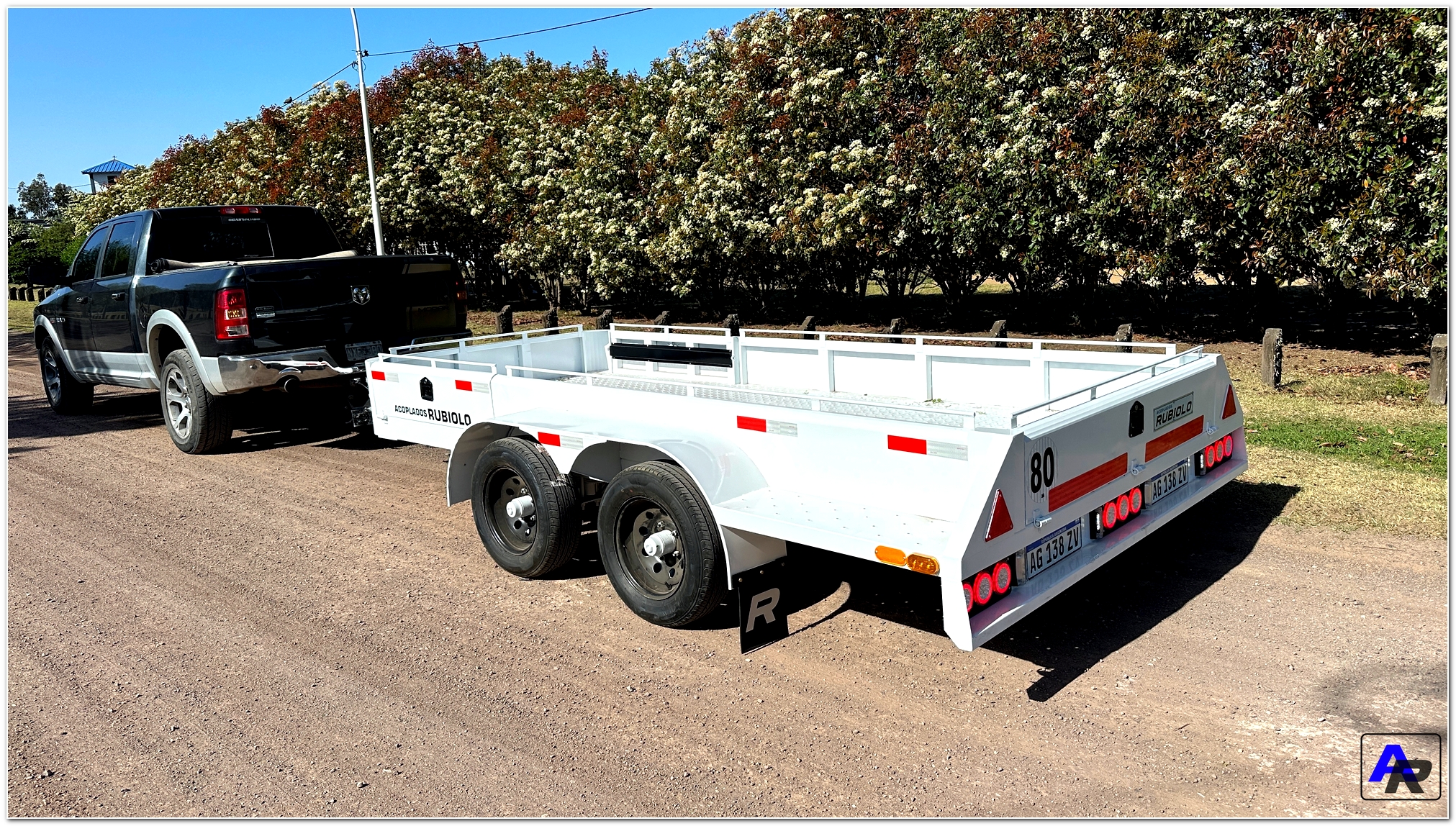 Trailer para motos, Cuads, UTV para 2.000 Kg de capacidad. de 4 Mts. (TR1025)