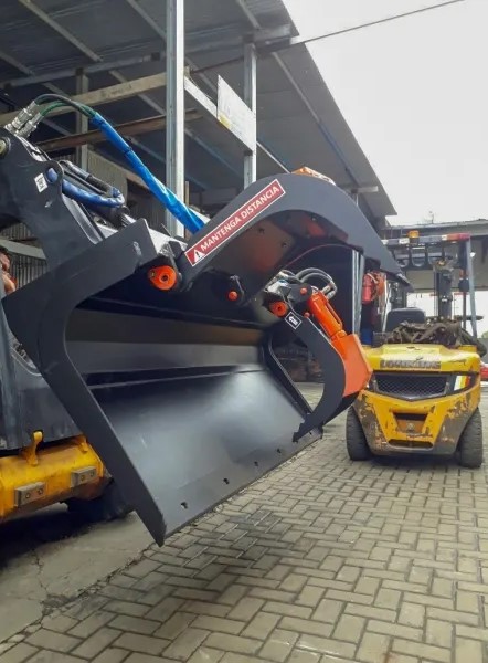Garra Industrial Pecarí Para Minicargadora GI 180