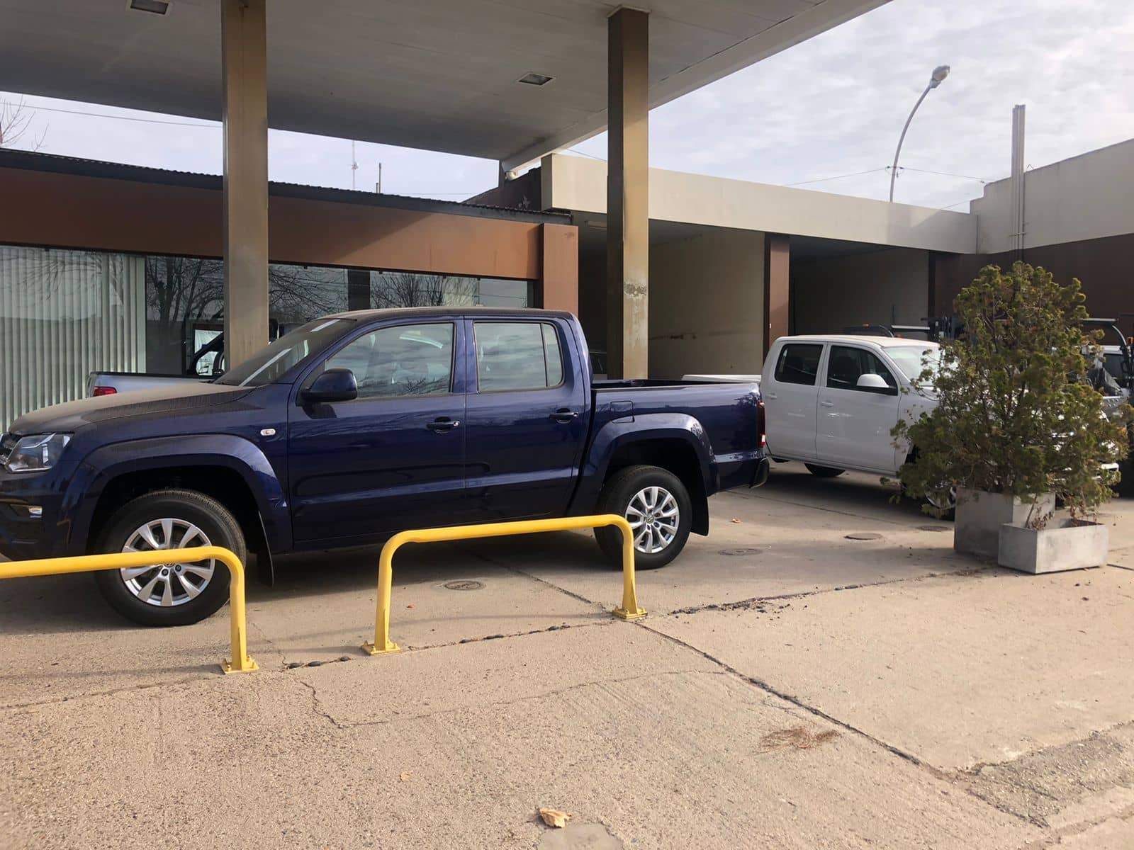 AMAROK COMFORTLINE 4x2 AT 180 CV 			