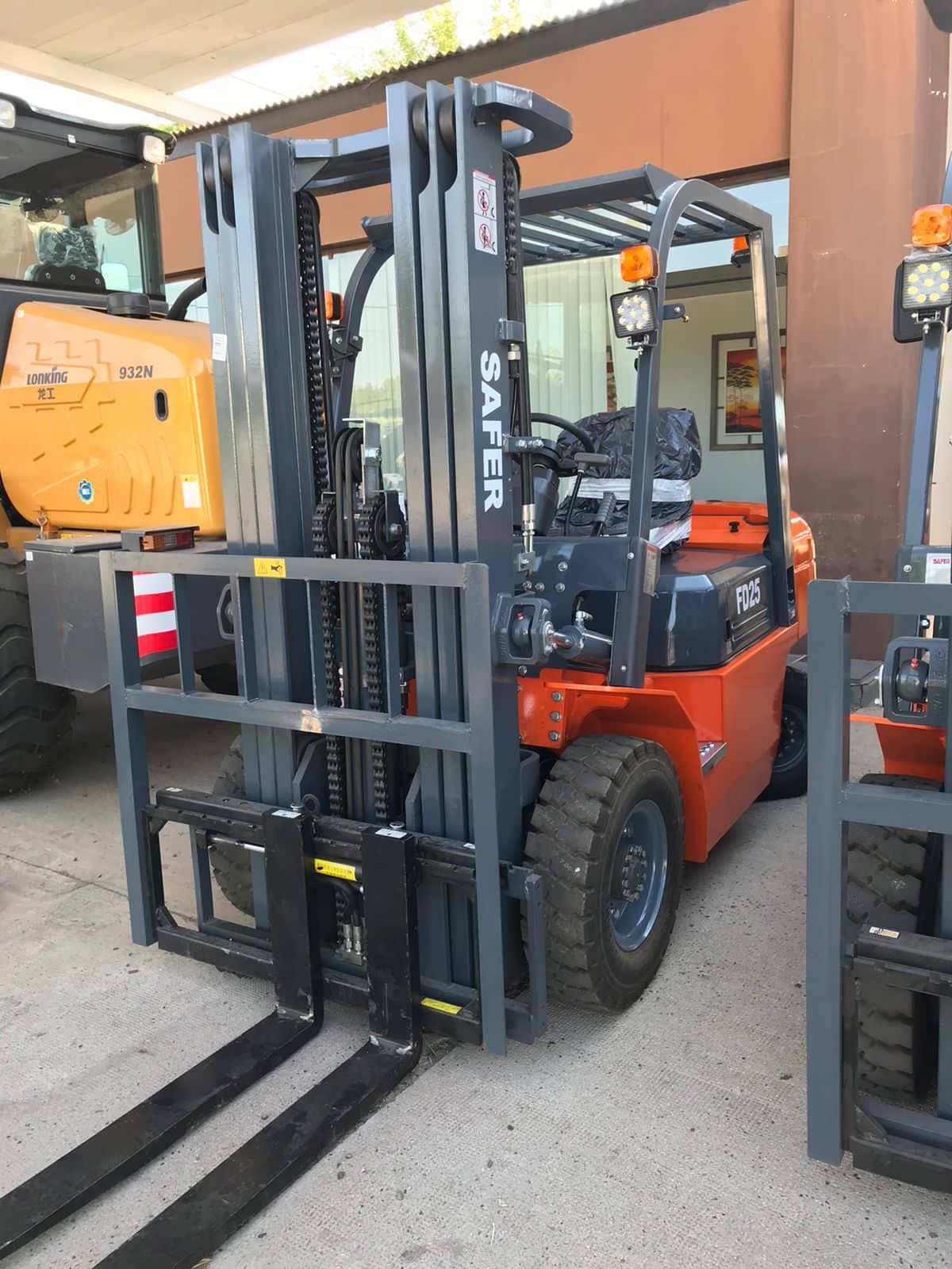 Autoelevador 2500kg 